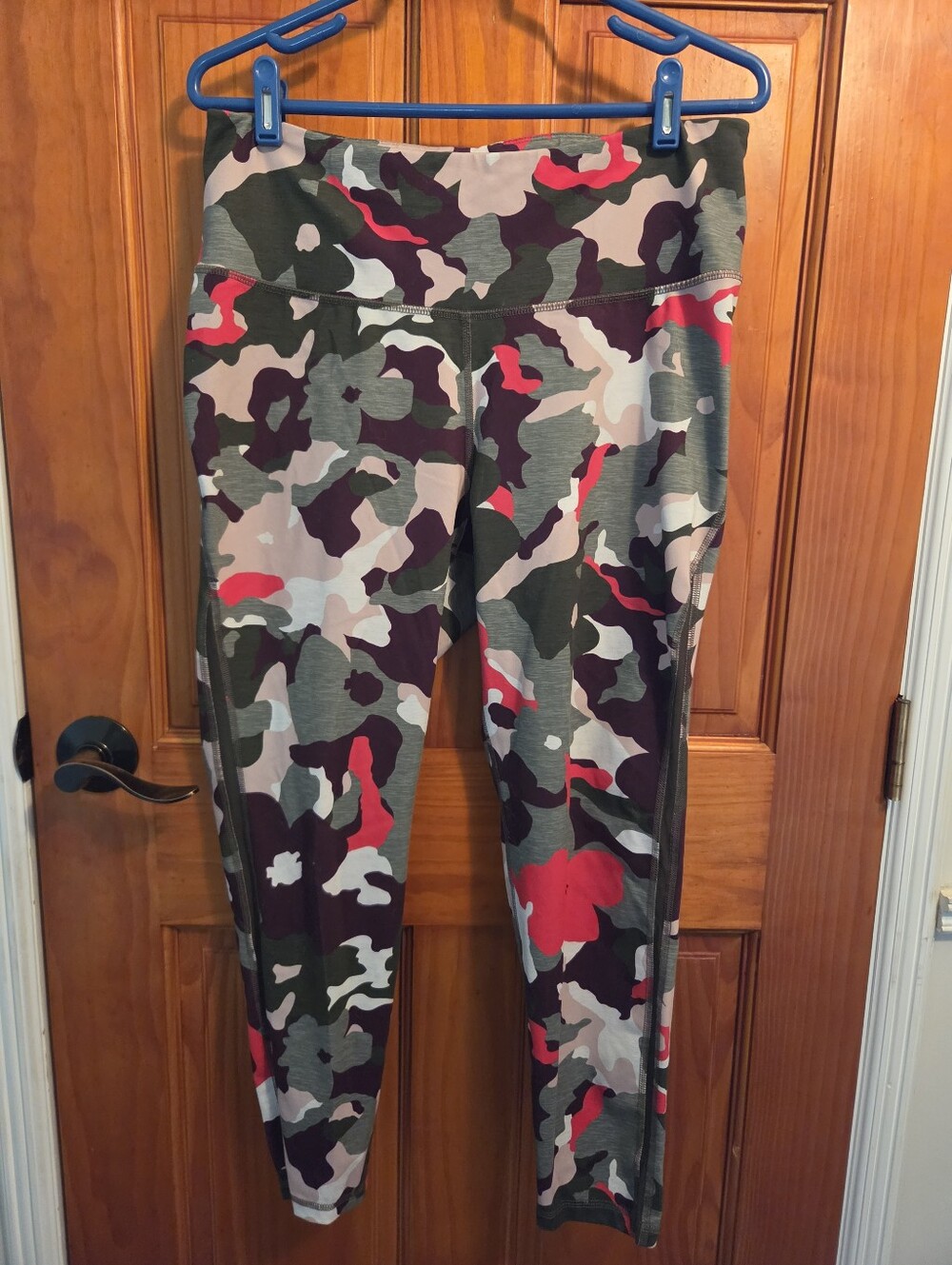 Old Navy Active High-Rise Camo Floral Athletic Leggings - Size XL Cropped